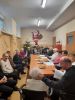 Seniorzy i pensjonariusze śpiewają kolędy